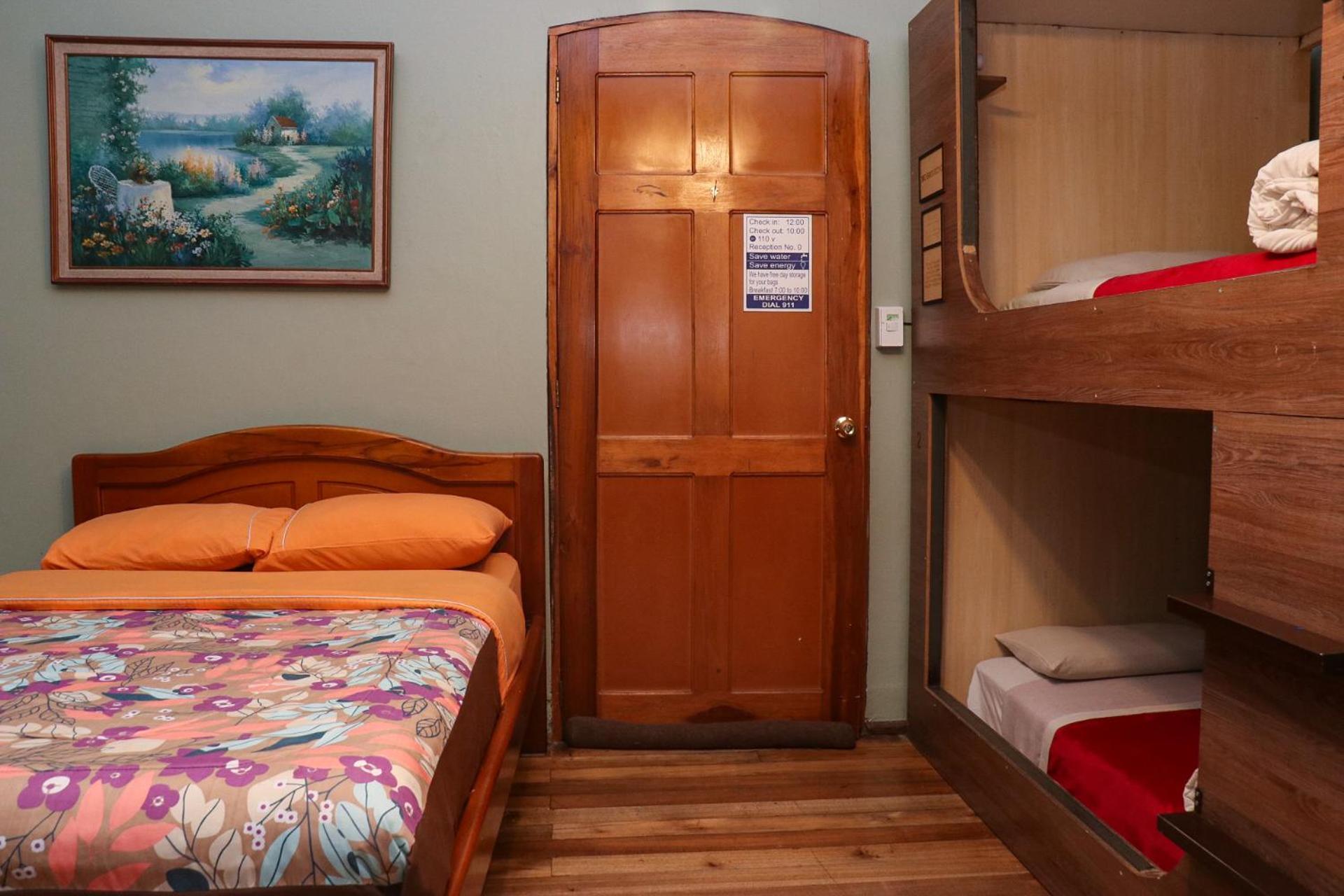 Blue House Youth Hostel Quito Zewnętrze zdjęcie